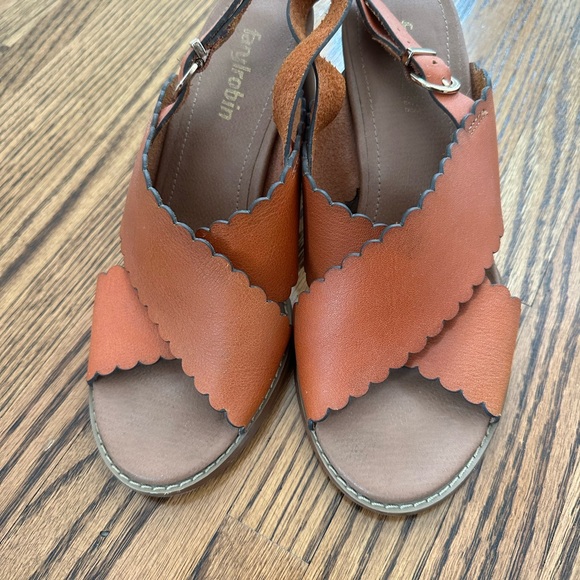 Anthropologie - Farylrobin Blanche scalloped heels 7.5 - Picture 3 of 5